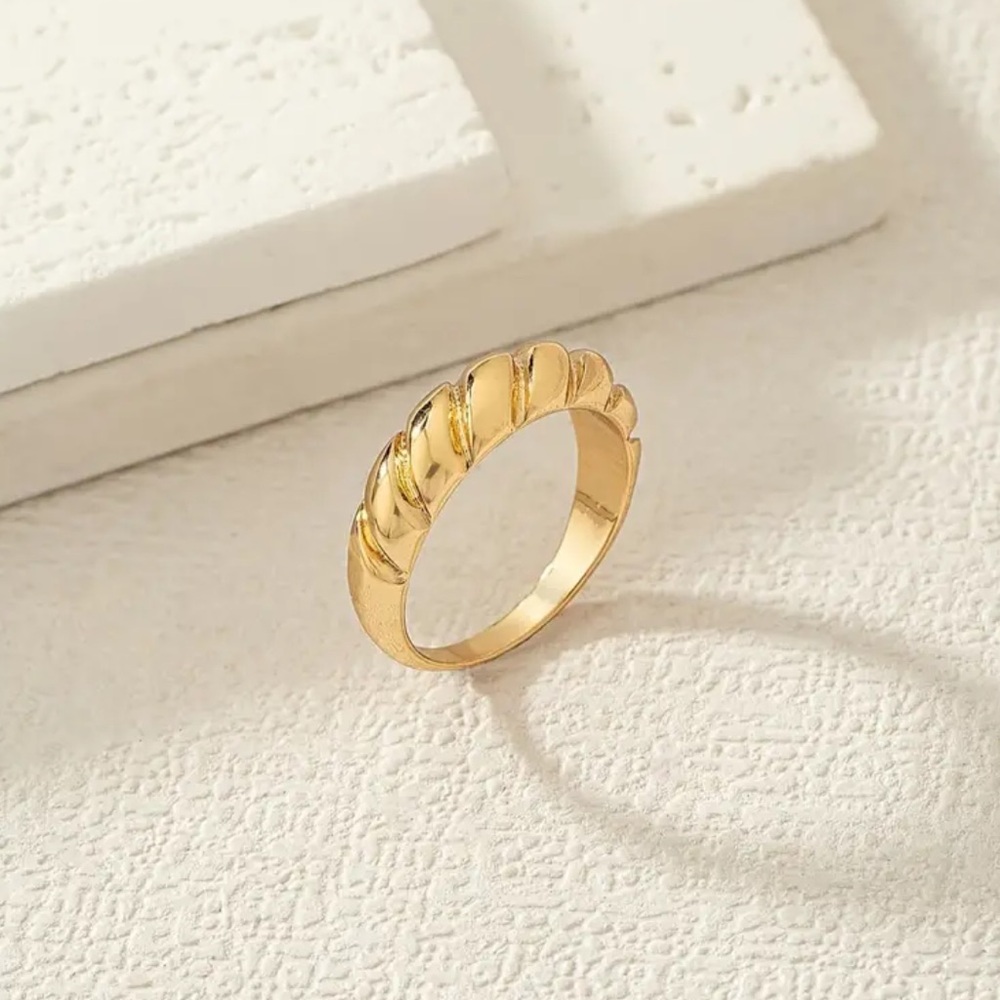 🆕14K Gold Plated Croissant Ring